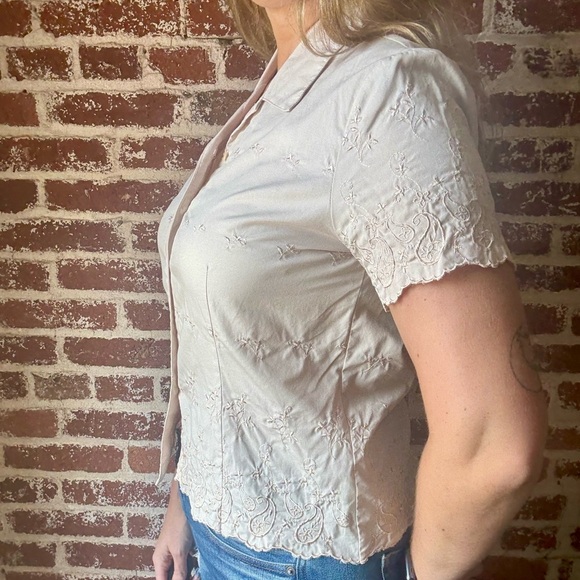 Y2K Classic Elements pale pink embroidered floral short sleeve button down - Picture 3 of 9